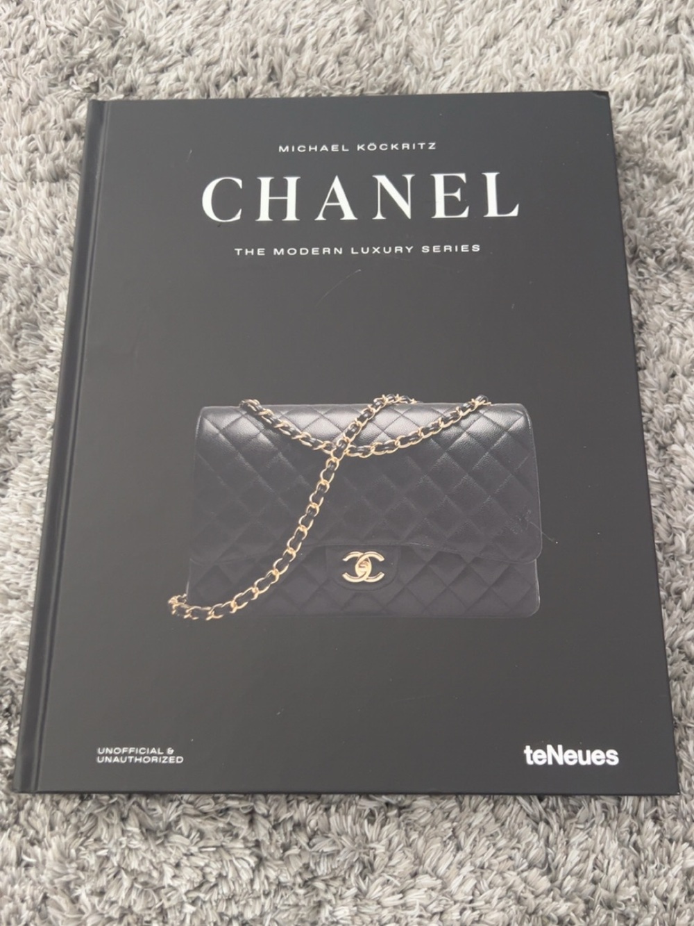 Luxury fashion book-Chanel